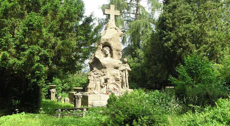 100. výročí postavení pomníku padlým zajatcům na vojenském hřbitově v Josefově